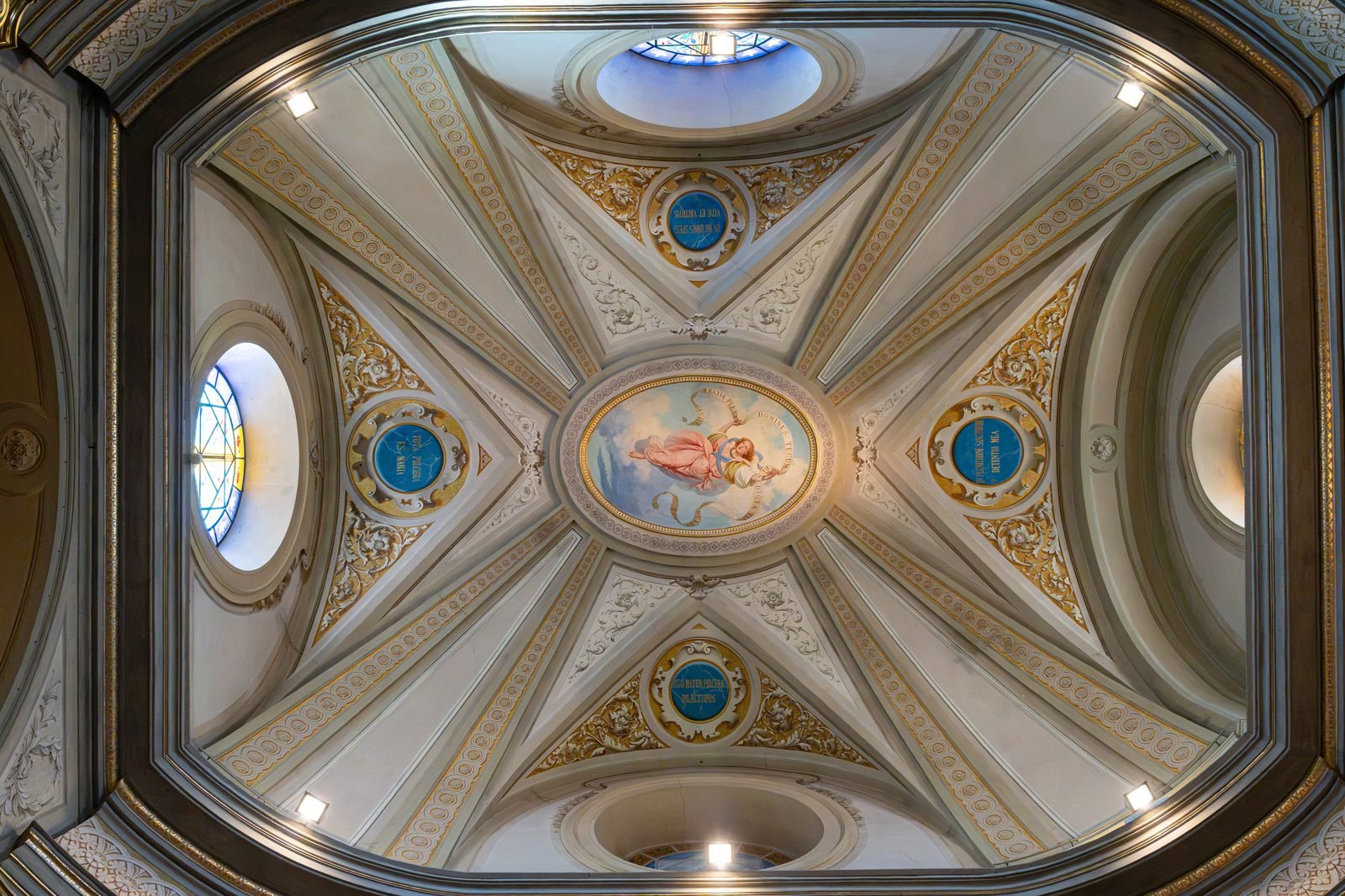Interno della Chiesa delle Orfanelle a Chieri