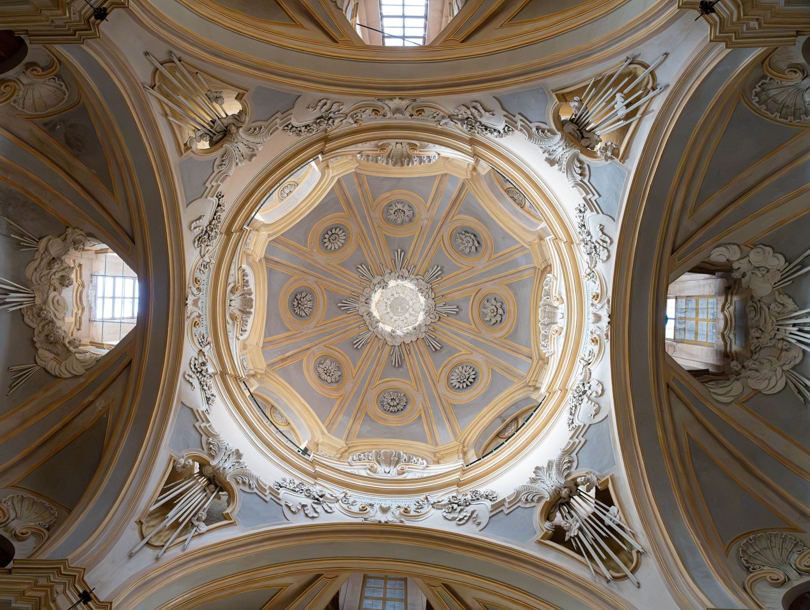 Interno della Chiesa dei Santi Bernardino e Rocco a Chieri